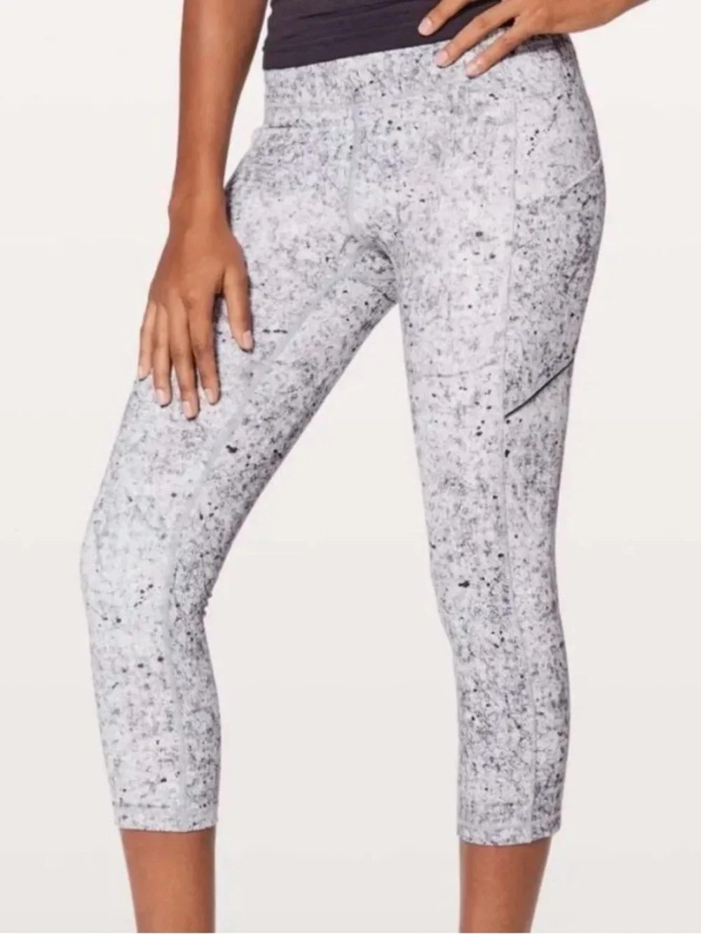 Lululemon Speed Up Crop 21” in Antiqued Alpine White Multi
